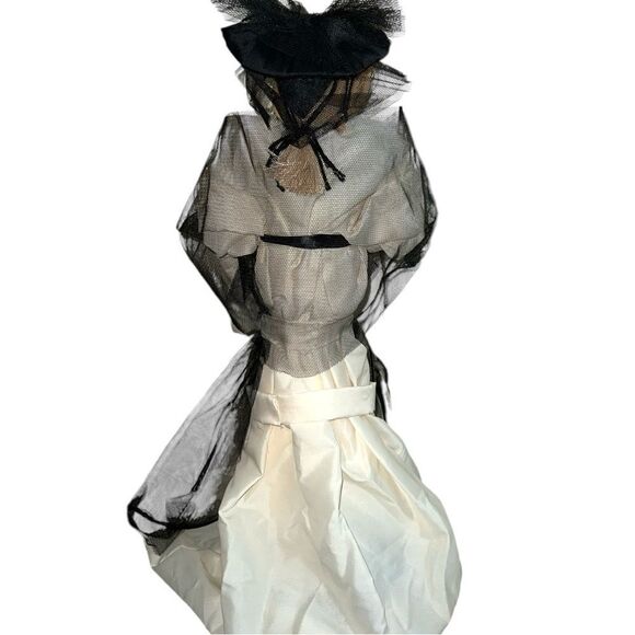 Everyone’s favorite Victorian skeleton!  She likes to greet your guests! New - Picture 6 of 9